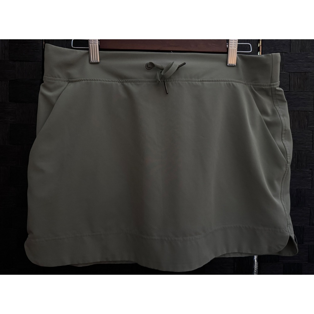 Gaiam Active Skort Women Medium Sage Green Excellent Drawstring Pockets Athletic